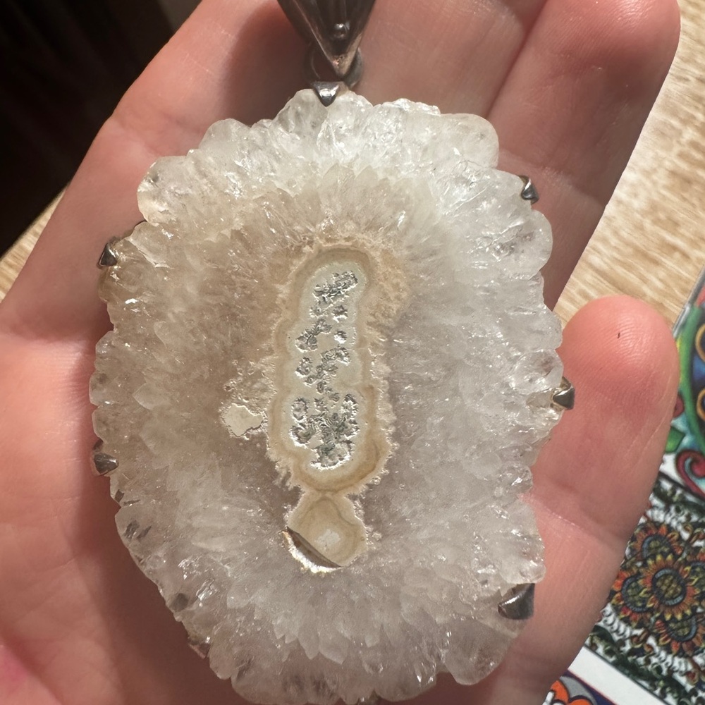 Elegant Silver and White Geode Pendant Necklace